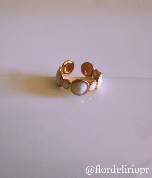 Nacre dots gold ring