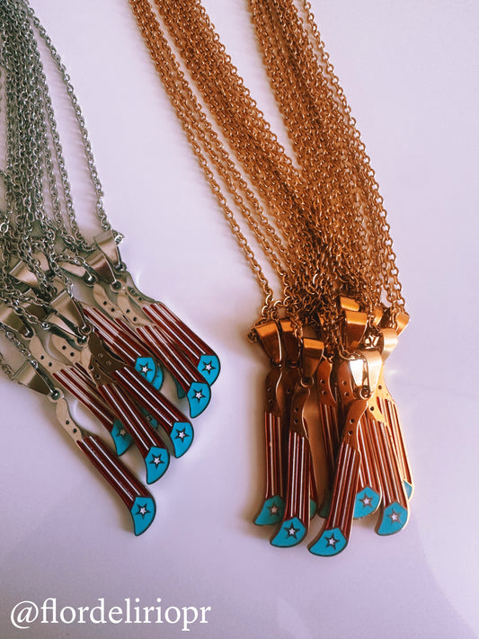 Machete y bandera necklace