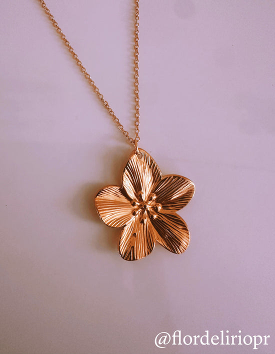 Flor necklace