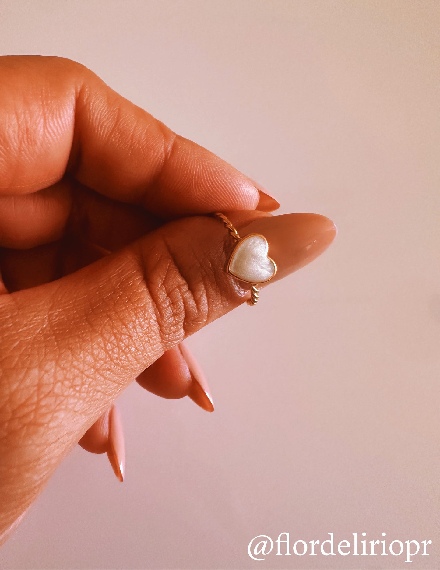Nacre heart ring