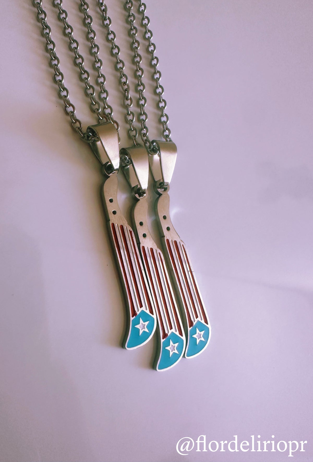 Machete y bandera necklace